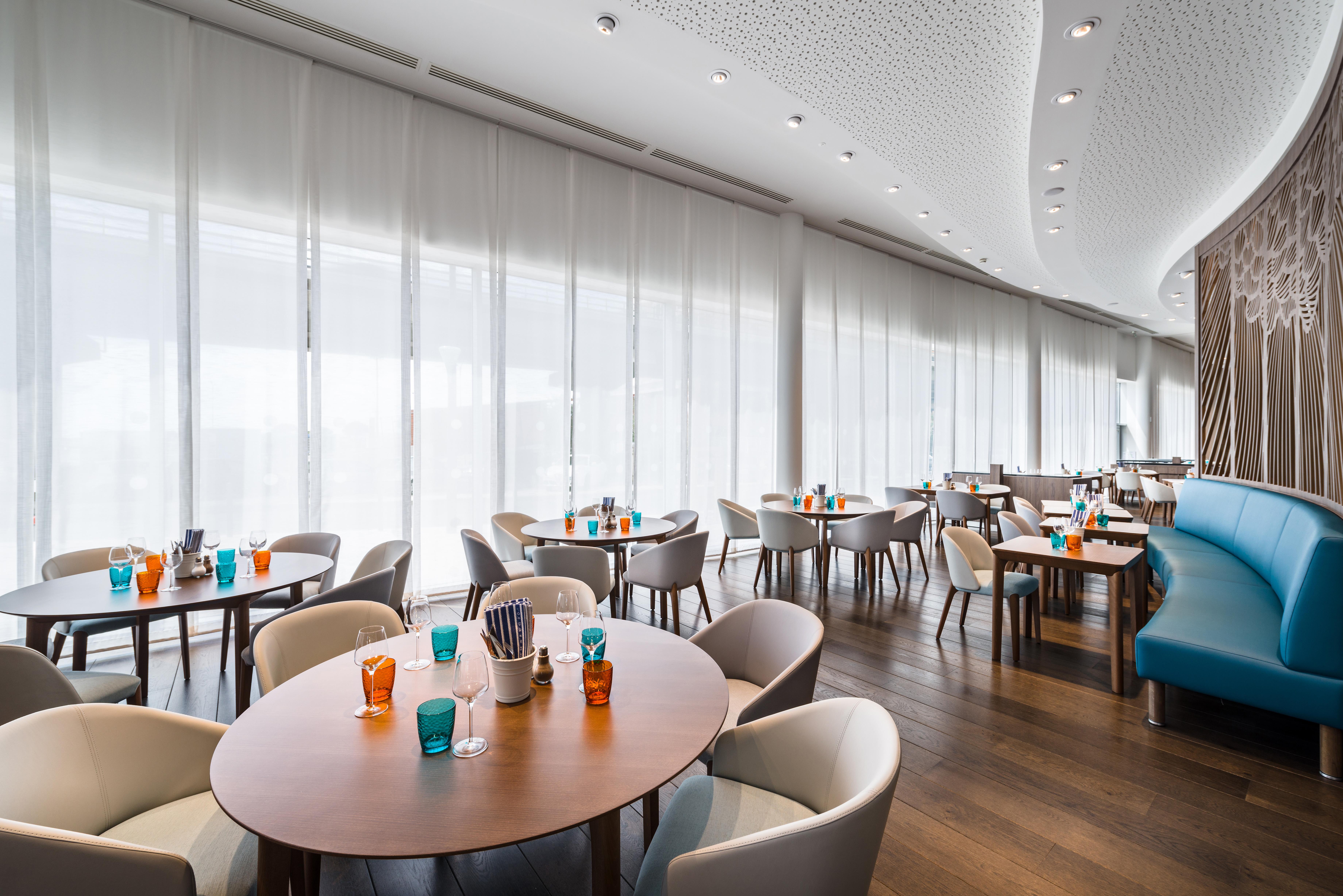 Готель Golden Tulip Marseille Euromed Екстер'єр фото