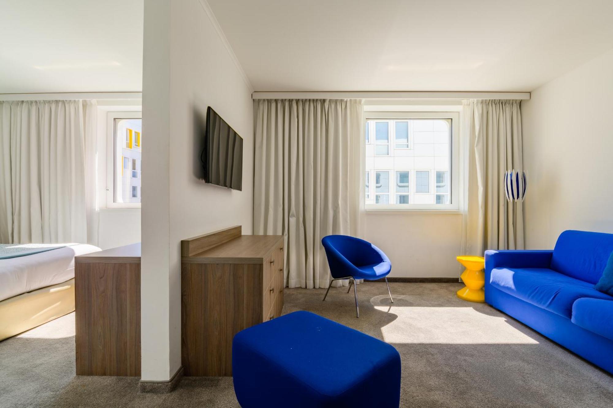Готель Golden Tulip Marseille Euromed Екстер'єр фото